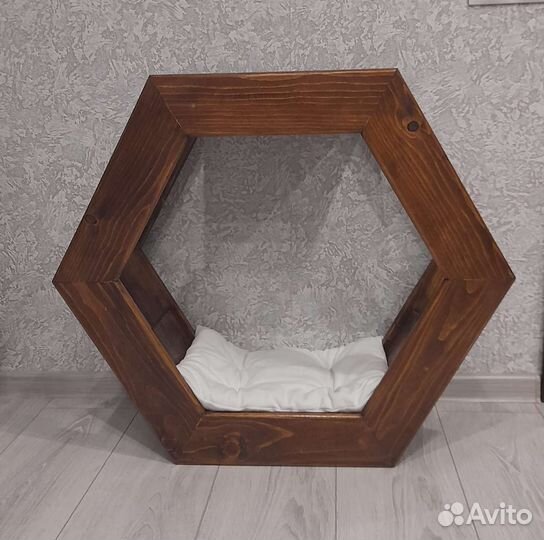 Полочка - лежанка для вашего питомца