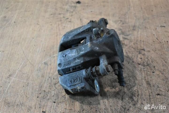 Суппорт тормозной передний правый Mercedes-Benz