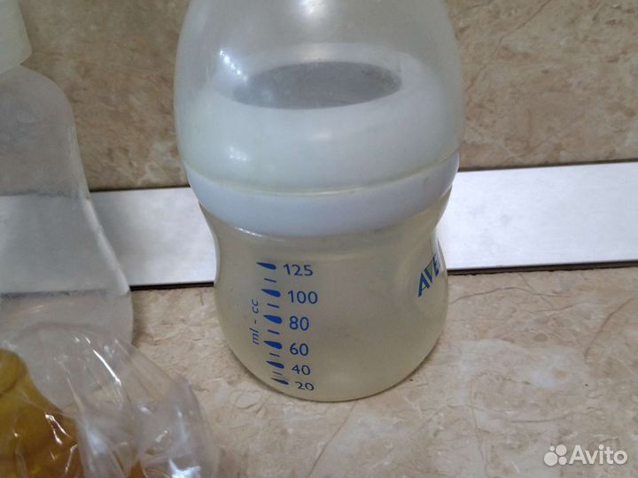 Молоотсос ручной и бутылочки с сосками