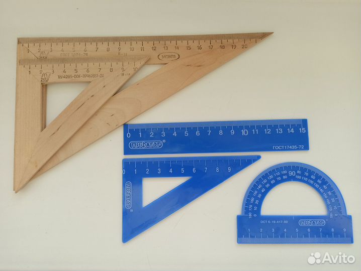 Тетради, линейки, циркули, транспортиры набором