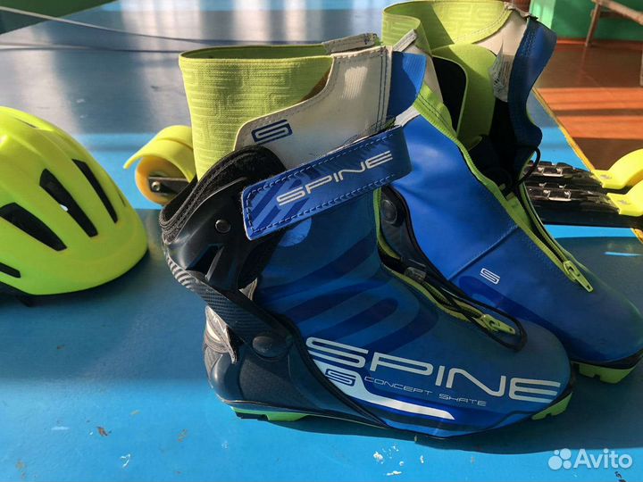 Лыжные ботинки