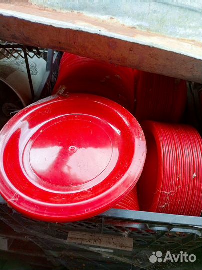 Пластиковые тарелки