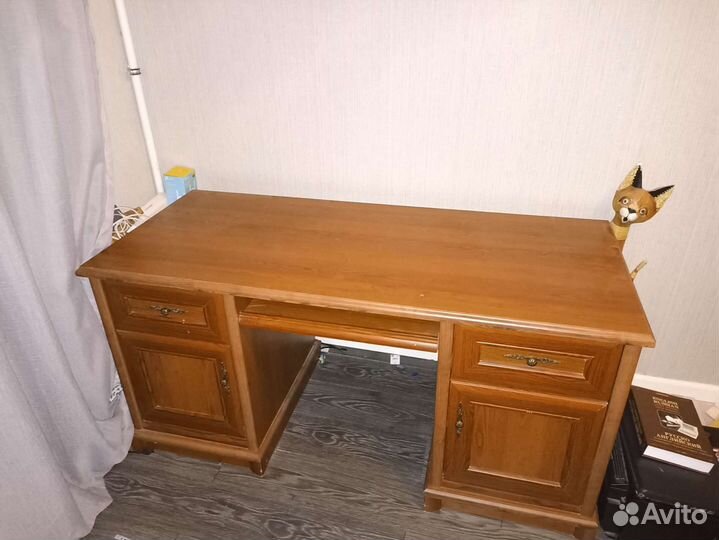 Письменный стол из массива дерева