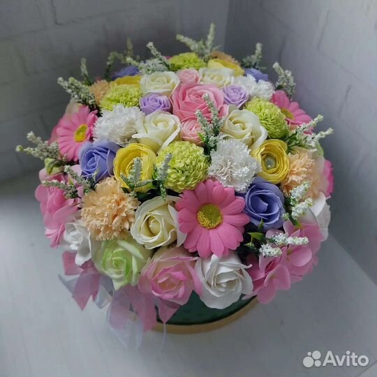 Мыльные розы в шляпной коробке