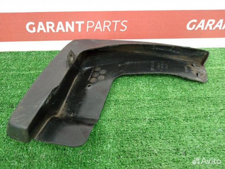 Брызговик передний левый Cadillac Cts 2