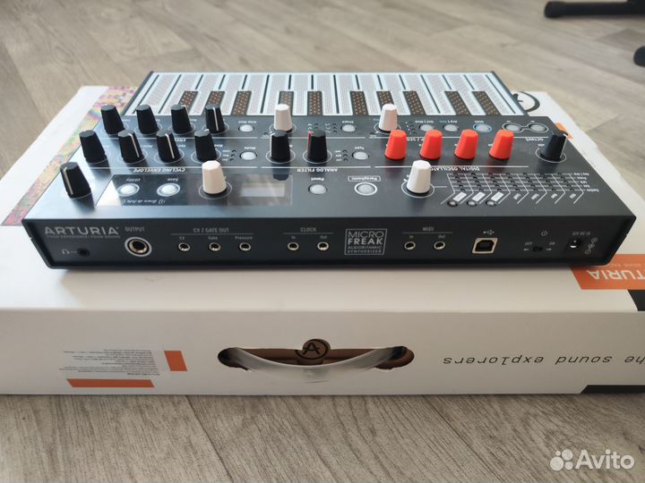 Синтезатор arturia microfreak