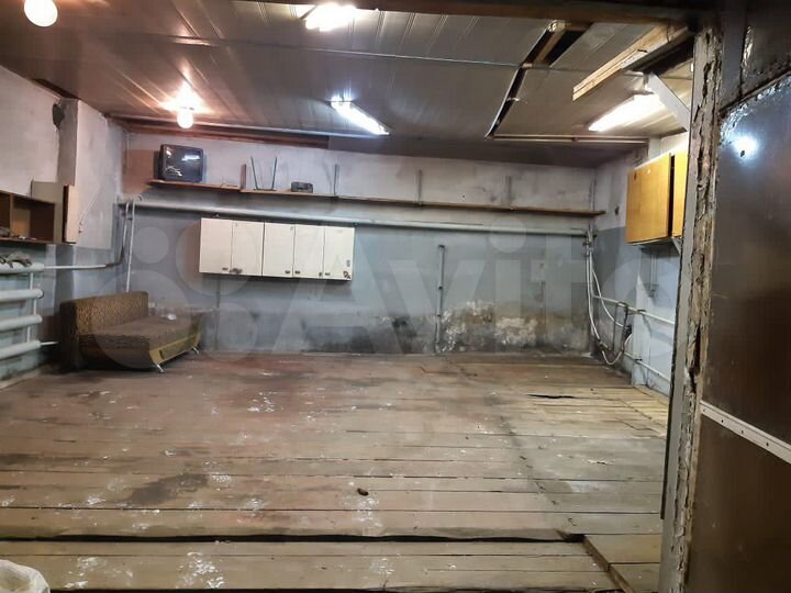 Машиноместо, > 30 м²