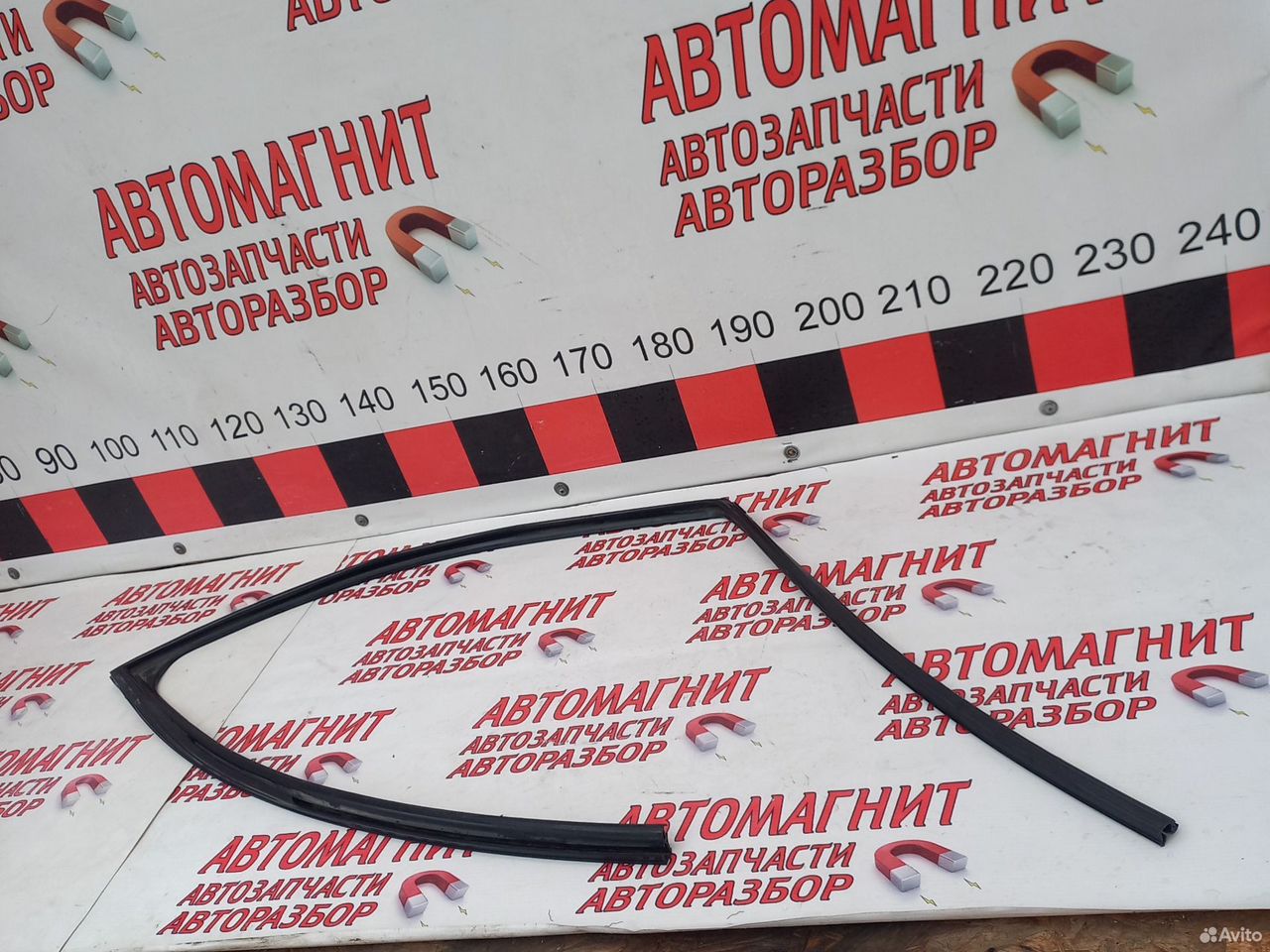 Уплотнитель стекла двери передней Лексус RX4