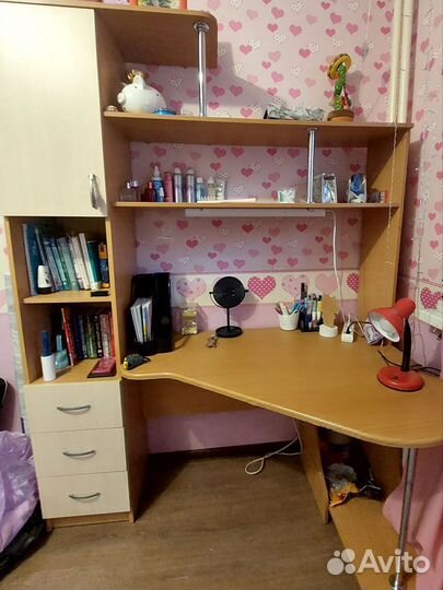 Школьный стол со шкафом