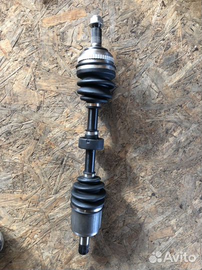 Honda HR-V Полуось правая