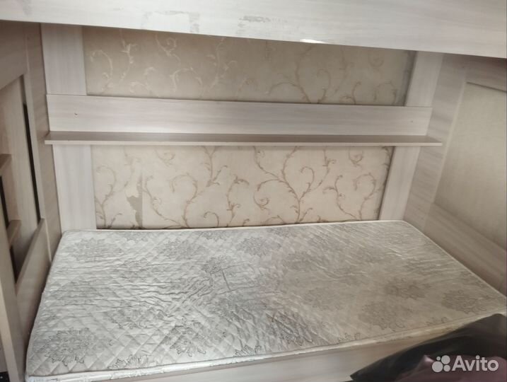 Кровать двухьярусная