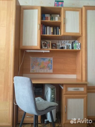 Шкафы, стеллаж, письменный стол с полками