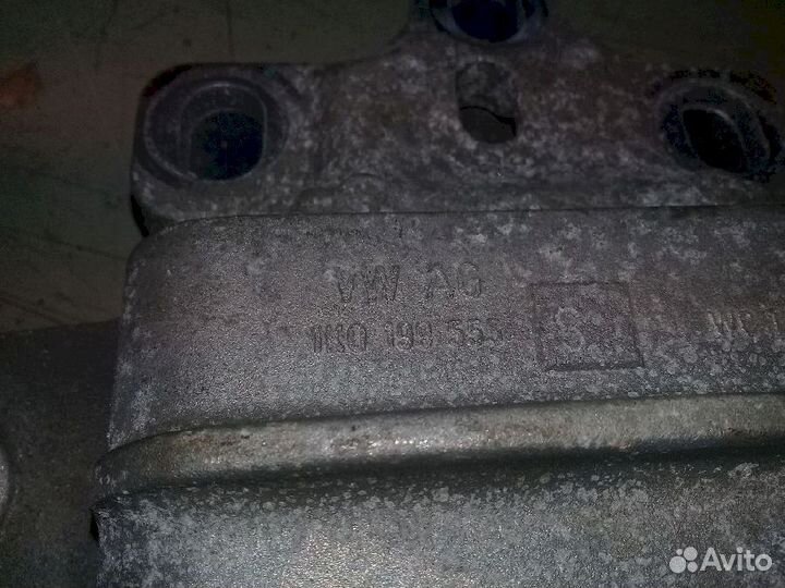 Опора двигателя (подушка двс) левая 1K0199555S Vol