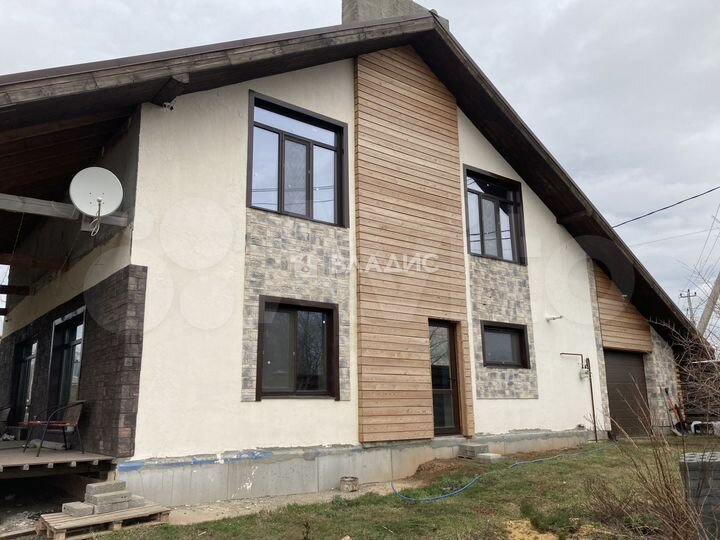 Дом 221 м² на участке 15 сот.