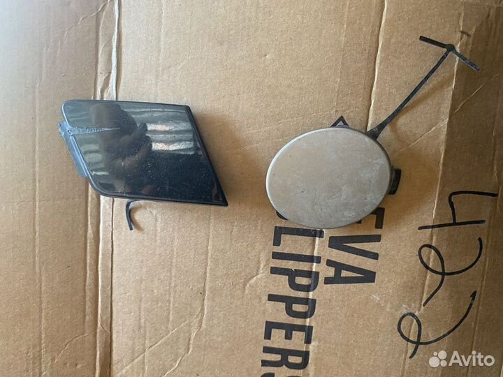 Volkswagen Tiguan заглушка бампера буксировочная