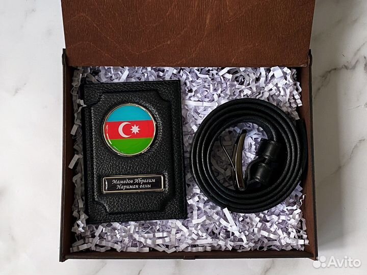 Подарок мужчине: кожаные ремень и обложка