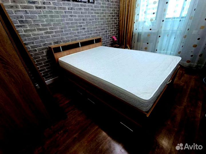 Кровать с ящиками новая