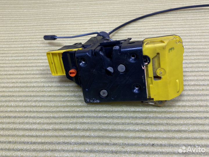 Замок двери Volvo S80 задний правый 30663050