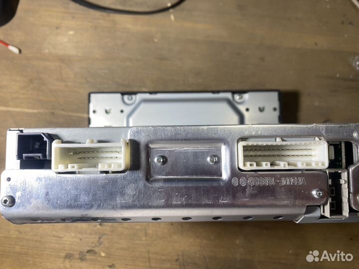 Штатное головное устройство Nissan