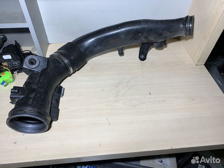 Воздуховод BMW 13717583726