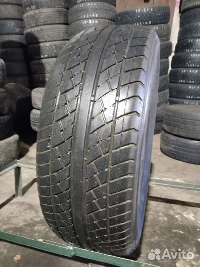 Roadstone Dark Horse II-60 215/60 R16