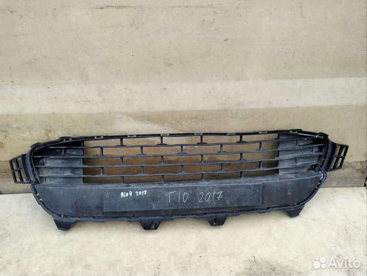 Решетка переднего бампера Kia Rio 4 2017