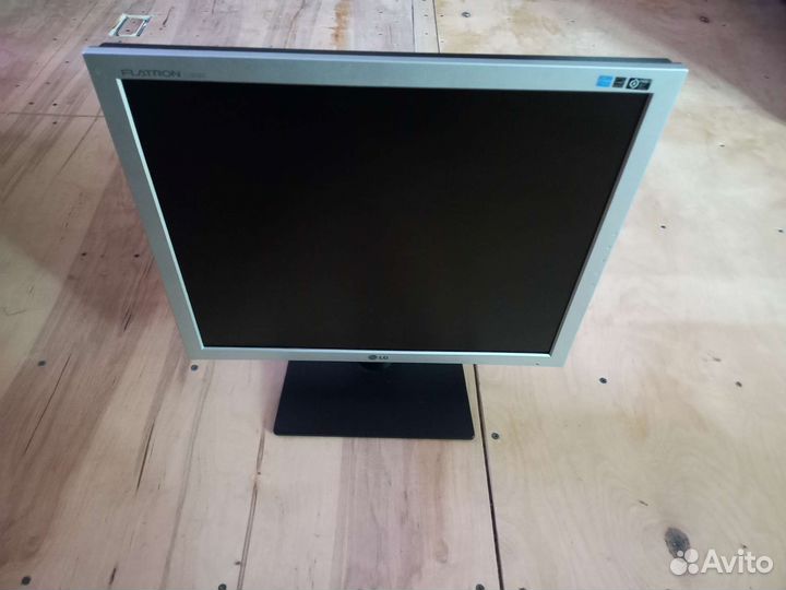 Монитор LG flatron L1919S