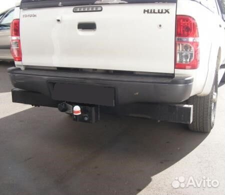 Фаркоп на Toyota Hilux 2005–2015