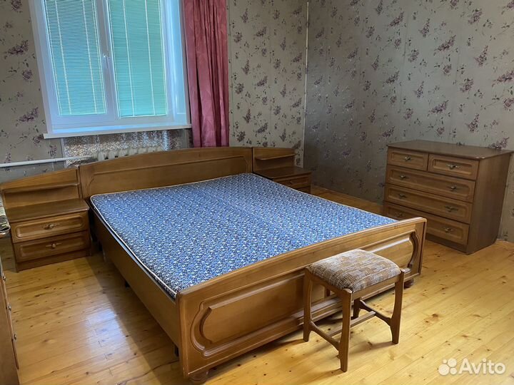 Спальный гарнитур бу из ольхи кровать шкаф комод