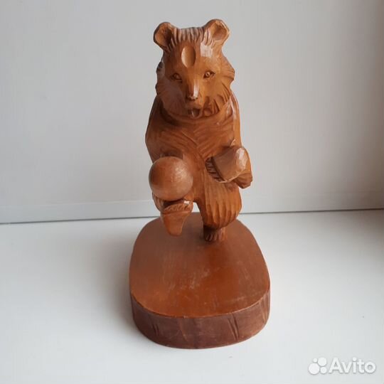 Статуэтка Медведь футболист дерево