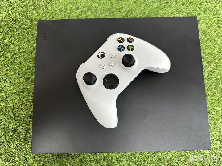 Игровая приставка xbox one X 1TB+2 Геймпада