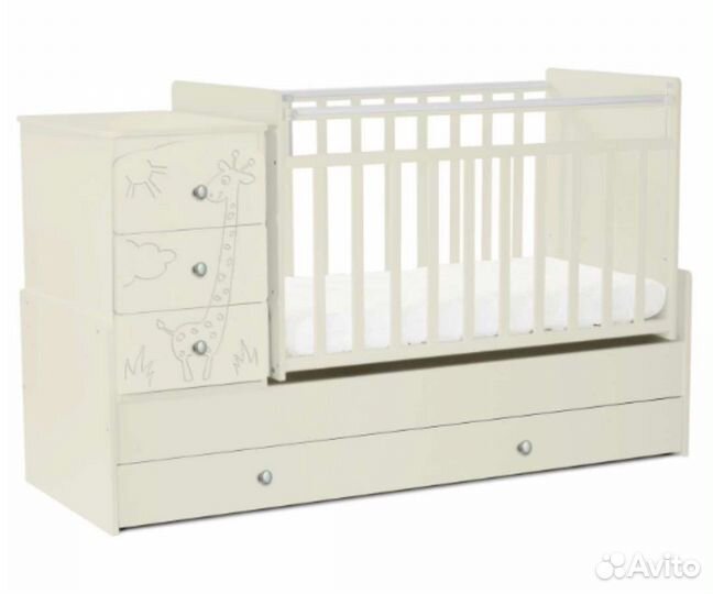 Детская кроватка с маятником и ящиком