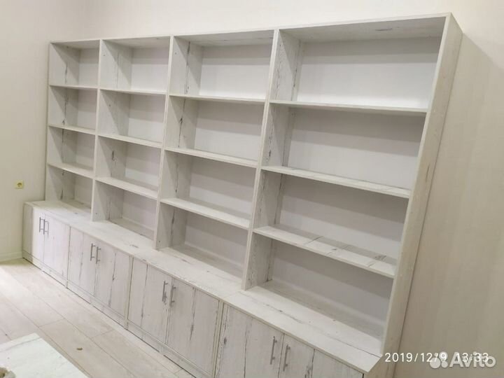 Стеллажи и прилавки