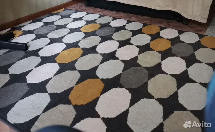 Ковры, светильник, вешалка, кушетка, все Икеа