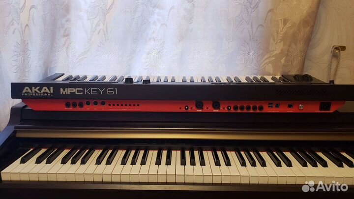 Akai MPC Key 61 синтезатор