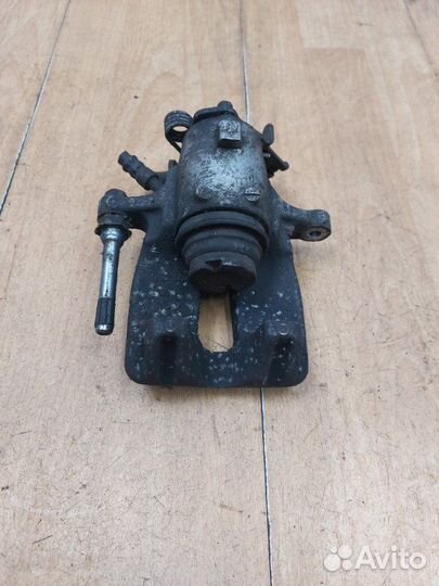 Тормозной суппорт задний левый Opel Insignia