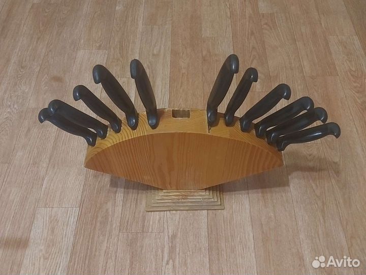 Набор кухонных ножей с подставкой