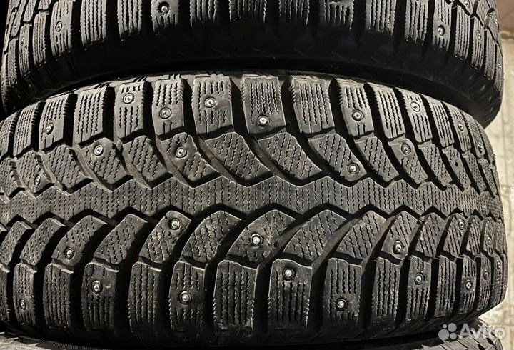 Bridgestone Blizzak Spike-01 215/60 R17 99T