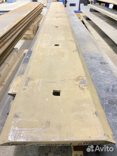 Нож для экскаватора-погрузчика CAT двухсторонний