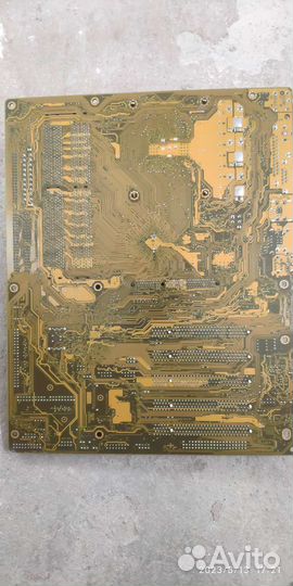 Материнская плата с процессором и памятью