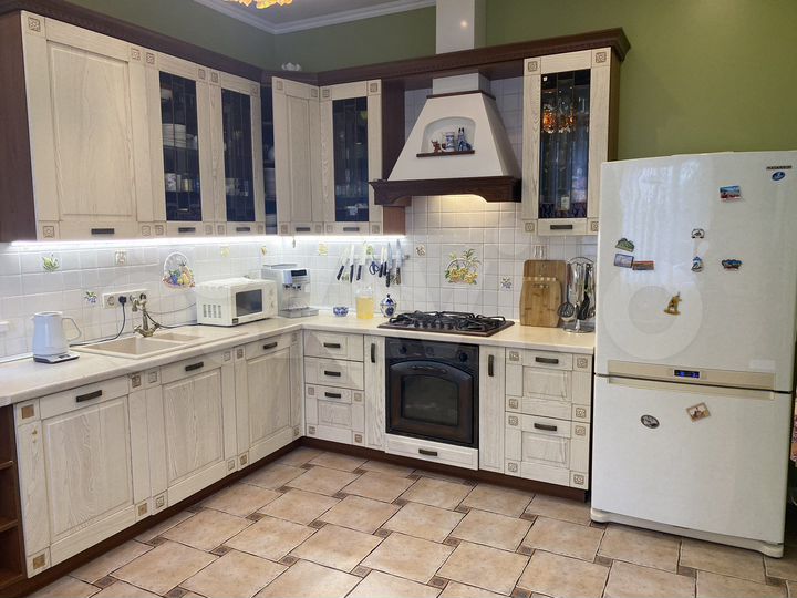 Дом 313 м² на участке 9 сот.