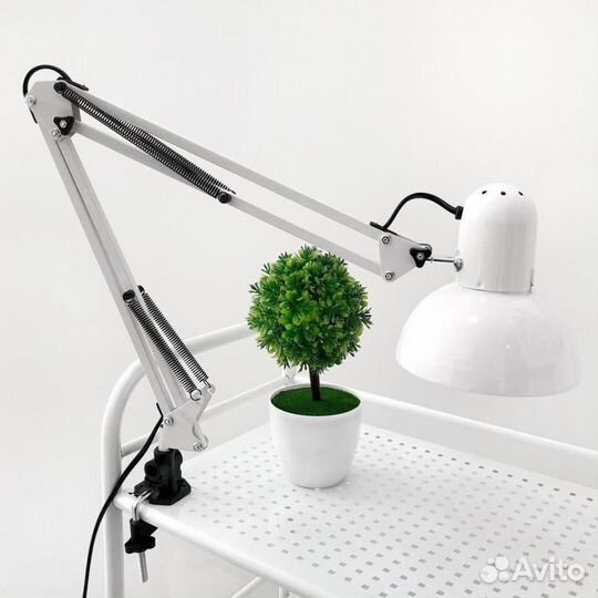 Лампа для идеальных бликов и работы мастера маникю