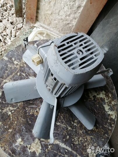 Двигатель асинхронный с крыльчаткой 4AA56A4уз