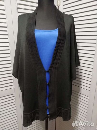 Накидка женская трикотажная на пуговицах размер S