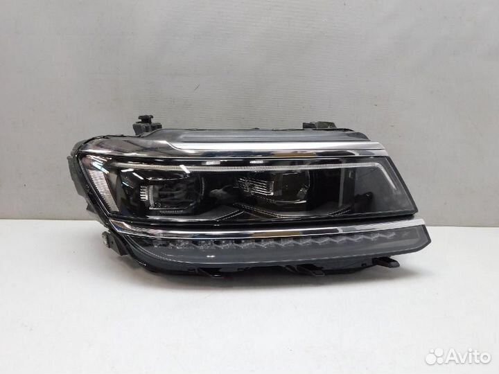 Фара правая Volkswagen Tiguan