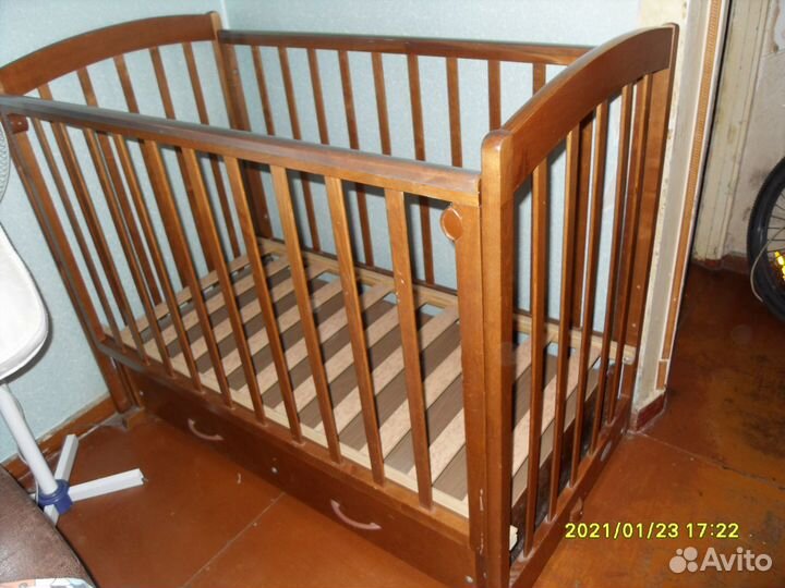 Детская кровать-маятник