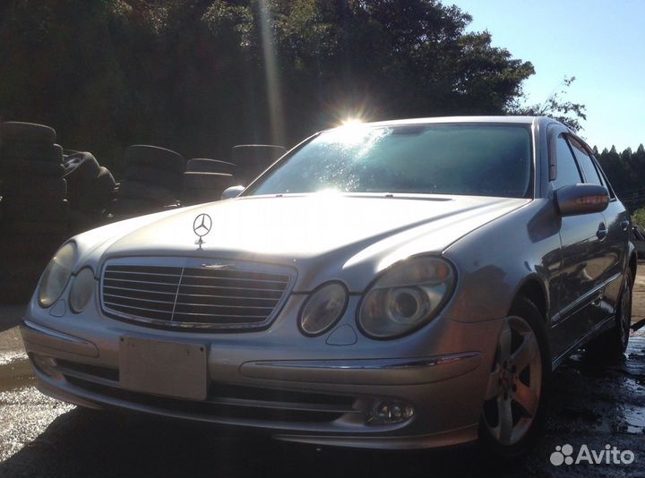 Обшивка задней левой двери Mercedes-Benz W211