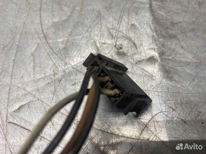 Разъем 3 контактный Volkswagen Passat B3