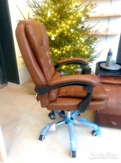 Кресло офисное коричневое