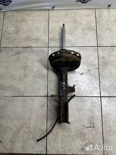 Амортизатор подвески задний левый Toyota